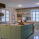 Nina Villa *